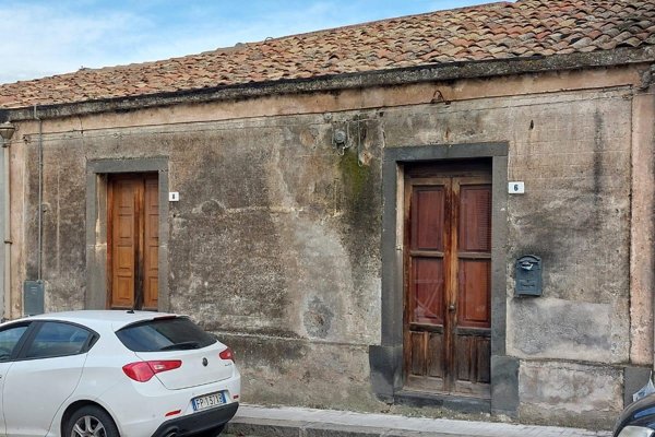 casa indipendente in vendita a Piedimonte Etneo