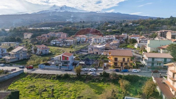 casa indipendente in vendita a Piedimonte Etneo