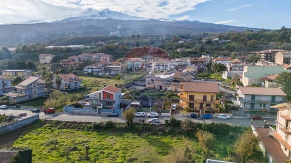 casa indipendente in vendita a Piedimonte Etneo