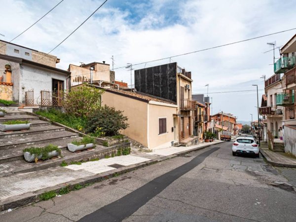 casa indipendente in vendita a Piedimonte Etneo
