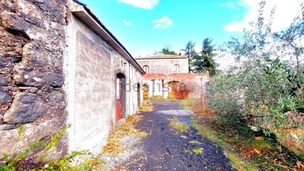 casa indipendente in vendita a Piedimonte Etneo in zona Vena