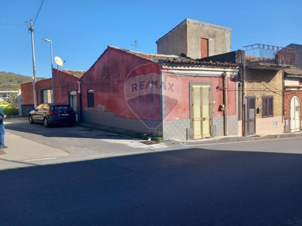 casa indipendente in vendita a Piedimonte Etneo
