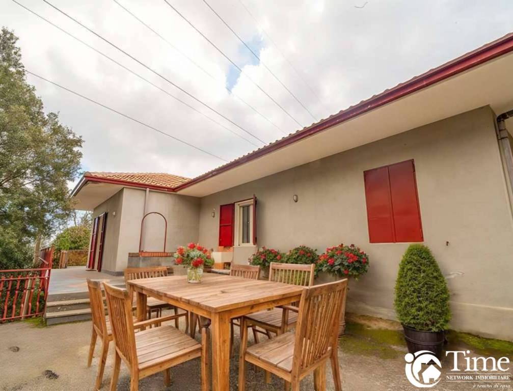 casa indipendente in vendita a Piedimonte Etneo