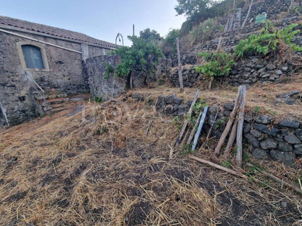 casa indipendente in vendita a Piedimonte Etneo
