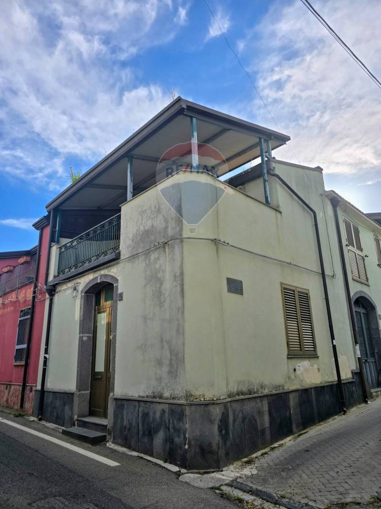 casa indipendente in vendita a Piedimonte Etneo in zona Presa