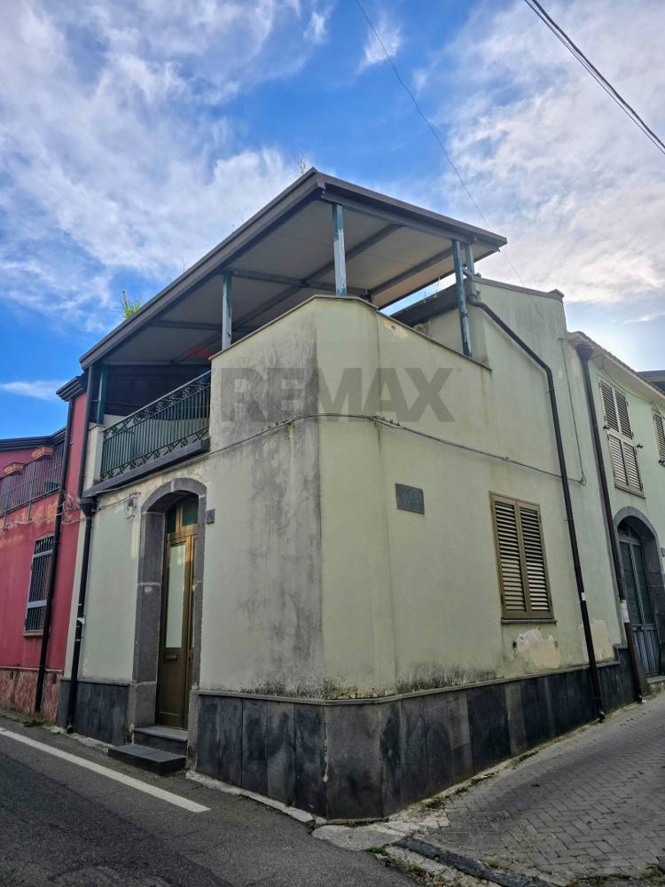 casa indipendente in vendita a Piedimonte Etneo in zona Presa
