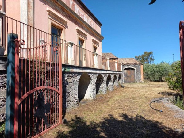 casa indipendente in vendita a Piedimonte Etneo