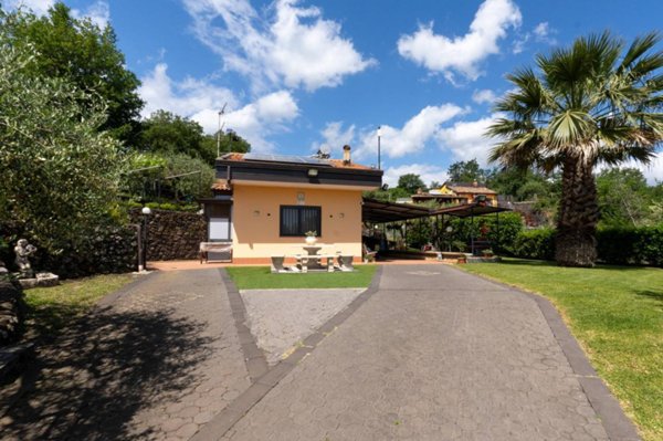 casa indipendente in vendita a Piedimonte Etneo in zona Presa