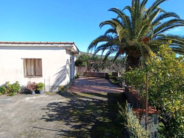 casa indipendente in vendita a Piedimonte Etneo