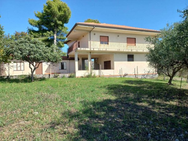 casa indipendente in vendita a Piedimonte Etneo
