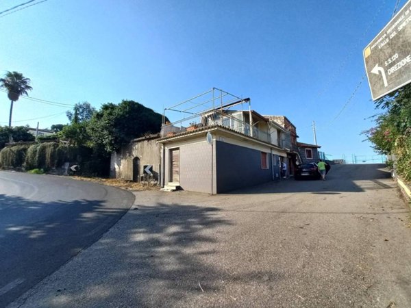 casa indipendente in vendita a Piedimonte Etneo