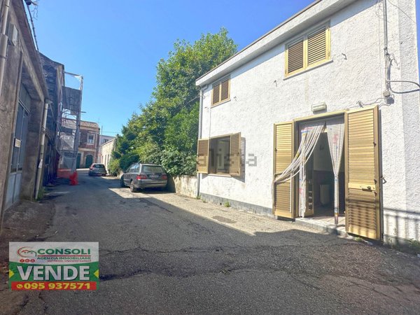pentavano in vendita a Piedimonte Etneo in zona Presa