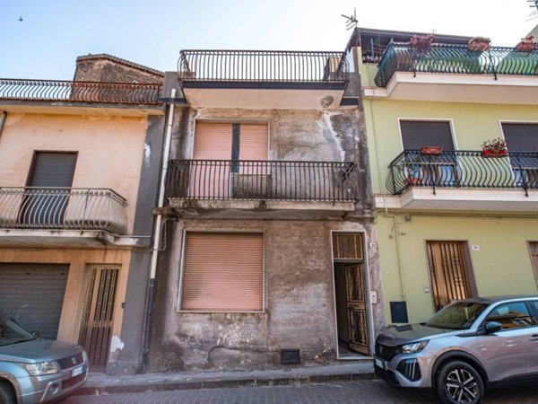 casa indipendente in vendita a Piedimonte Etneo