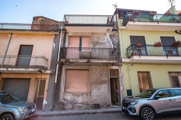 casa indipendente in vendita a Piedimonte Etneo