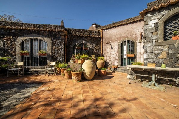 casale in vendita a Piedimonte Etneo