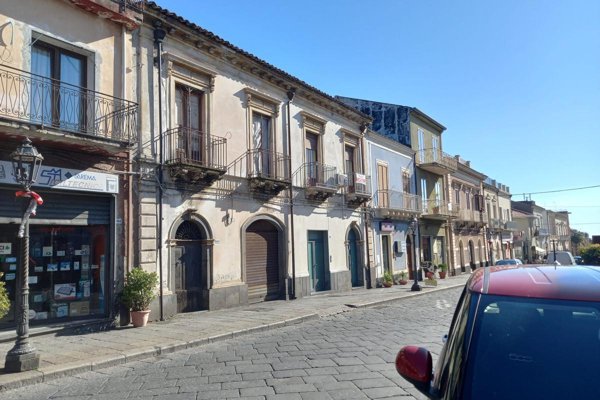 casa indipendente in vendita a Piedimonte Etneo