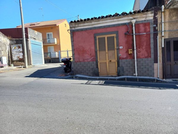 casa indipendente in vendita a Piedimonte Etneo