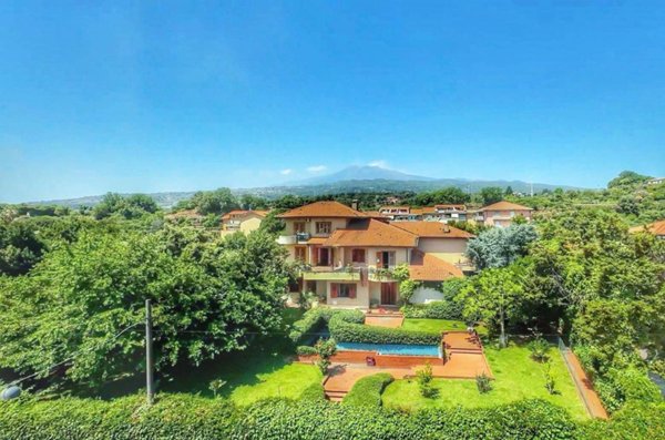 casa indipendente in vendita a Piedimonte Etneo