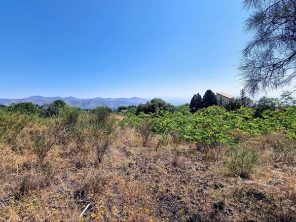 terreno agricolo in vendita a Piedimonte Etneo in zona Presa