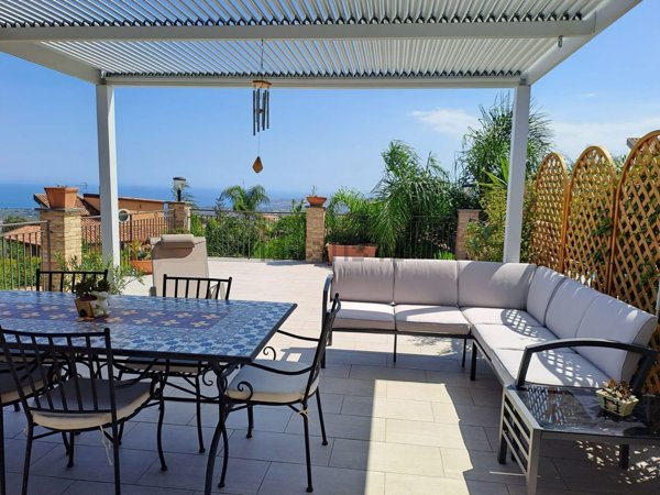 casa indipendente in vendita a Piedimonte Etneo