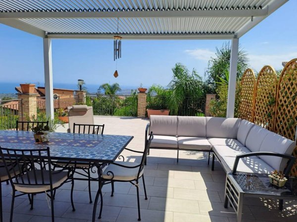 casa indipendente in vendita a Piedimonte Etneo
