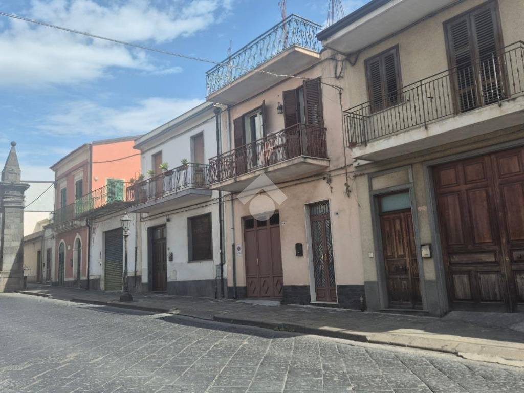 casa indipendente in vendita a Piedimonte Etneo