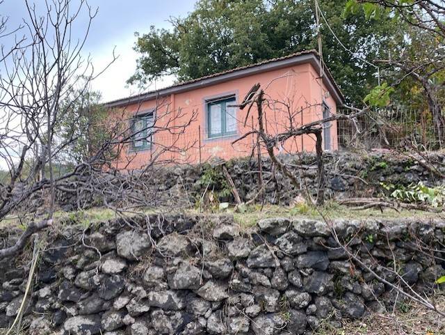 casa indipendente in vendita a Piedimonte Etneo