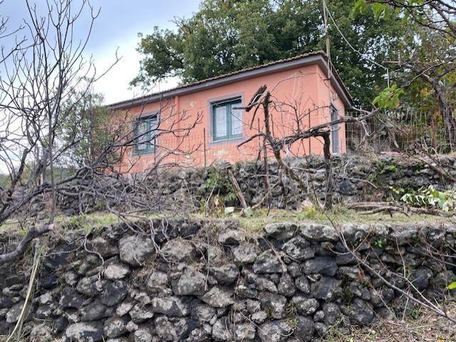 casa indipendente in vendita a Piedimonte Etneo