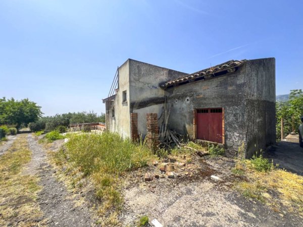 casa indipendente in vendita a Piedimonte Etneo