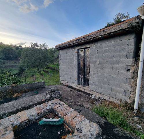 casa indipendente in vendita a Piedimonte Etneo