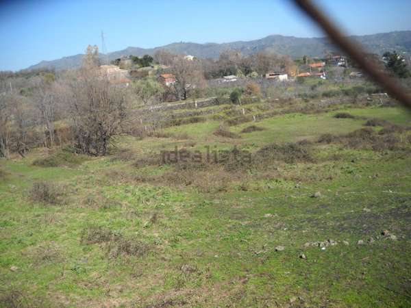 terreno edificabile in vendita a Piedimonte Etneo in zona Presa