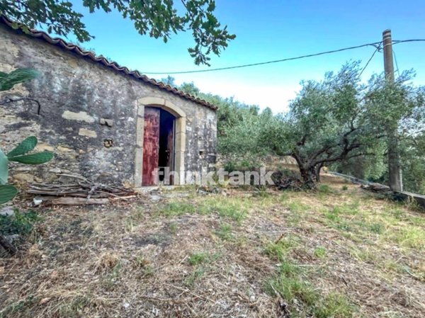casa indipendente in vendita a Piedimonte Etneo in zona Presa