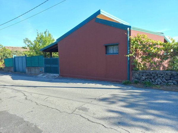 casa indipendente in vendita a Piedimonte Etneo