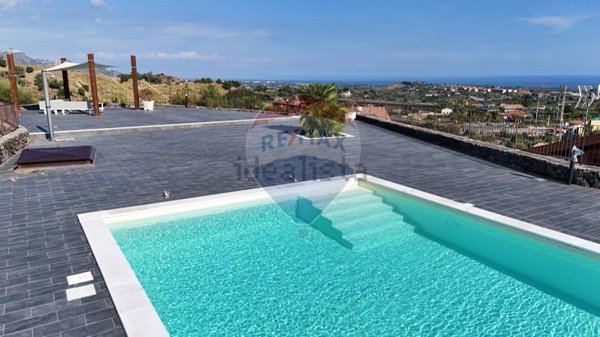 casa indipendente in vendita a Piedimonte Etneo