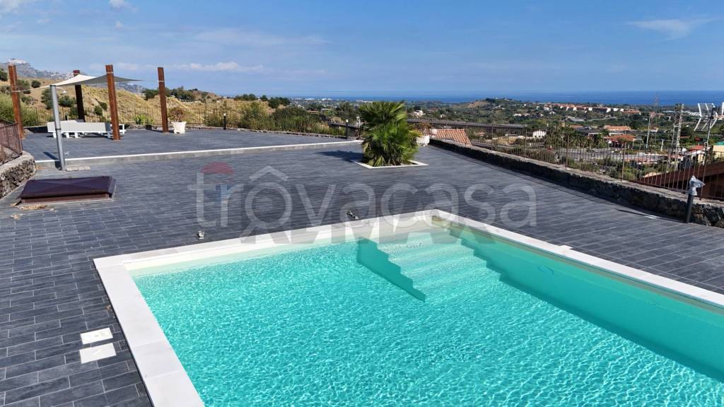 casa indipendente in vendita a Piedimonte Etneo