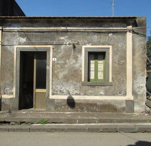 casa indipendente in vendita a Piedimonte Etneo