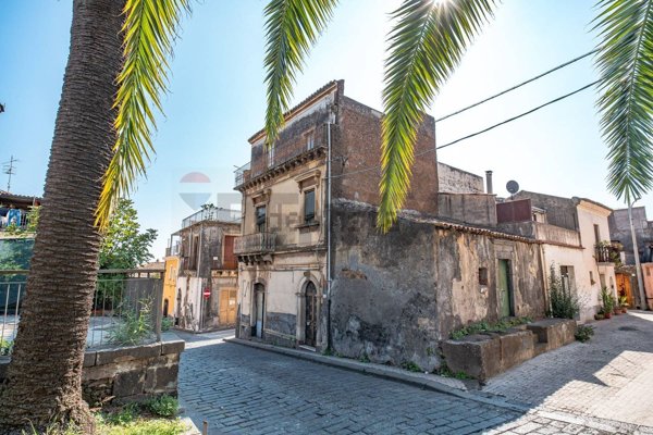 casa indipendente in vendita a Piedimonte Etneo