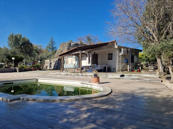 casa indipendente in vendita a Piedimonte Etneo
