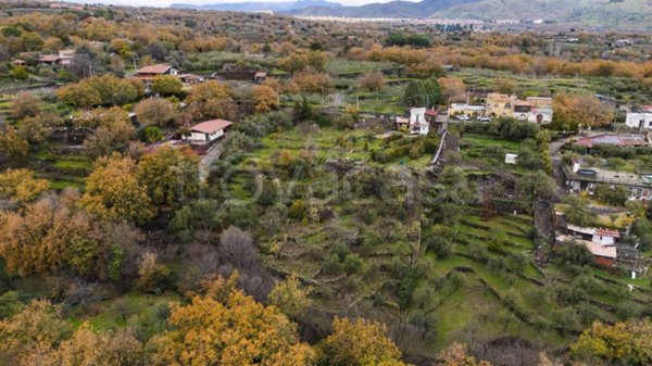 casa indipendente in vendita a Piedimonte Etneo