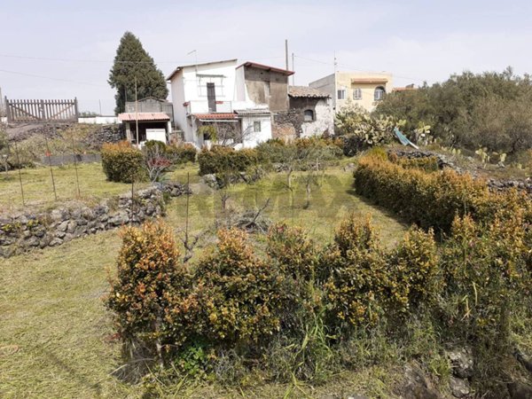 casa indipendente in vendita a Piedimonte Etneo