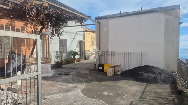 appartamento in vendita a Piedimonte Etneo in zona Presa