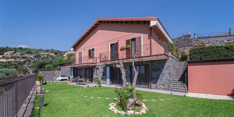 casa indipendente in vendita a Piedimonte Etneo