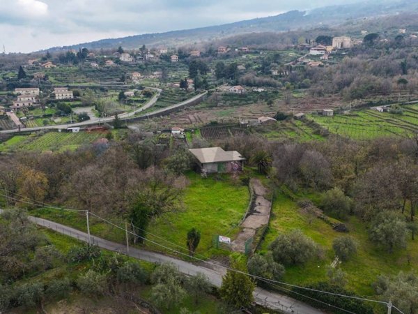 casa indipendente in vendita a Piedimonte Etneo