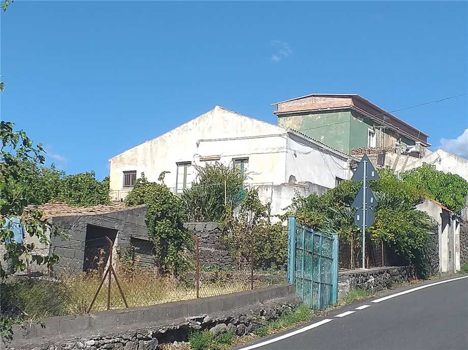 casa indipendente in vendita a Piedimonte Etneo