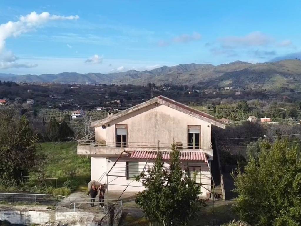 casa indipendente in vendita a Piedimonte Etneo