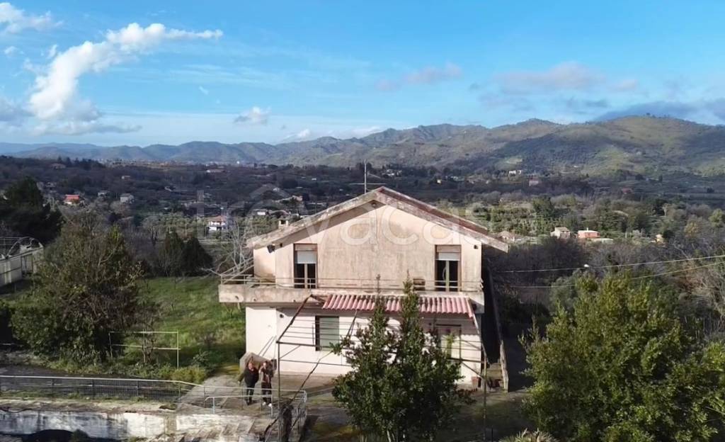 casa indipendente in vendita a Piedimonte Etneo