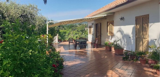 casa indipendente in vendita a Piedimonte Etneo