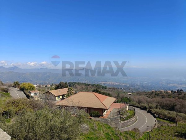 terreno agricolo in vendita a Piedimonte Etneo in zona Vena