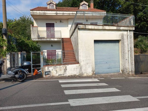 casa indipendente in vendita a Piedimonte Etneo in zona Vena