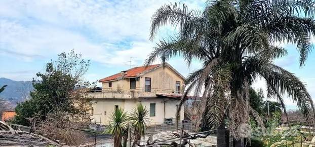casa indipendente in vendita a Piedimonte Etneo